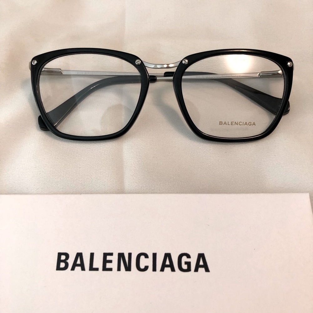 Balenciaga distinctive elegance eyeglasses